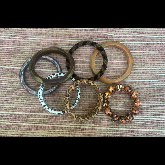 7 Bracelets - Picture 5 of 10
